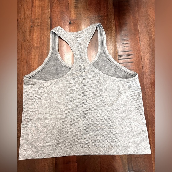 Lululemon Swiftly Tech Racerback Tank 2.0 (Cropped) - Picture 2 of 3